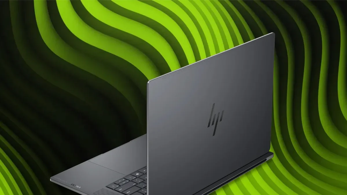 Tampilan sudut depan HP OmniBook Ultra 16 berlayar OLED