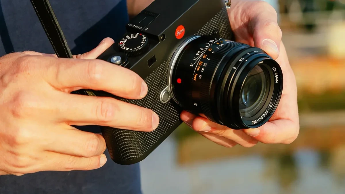 Lensa kamera Leica Summicron-M 66 mm f/2 edisi terbatas reissue militer US Navy