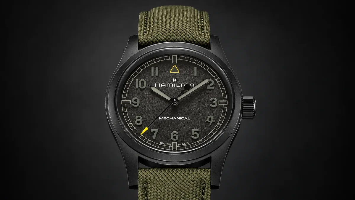 Jam tangan militer Hamilton Khaki Field Mechanical Call of Duty Special Edition berwarna hitam dengan tali hijau khaki