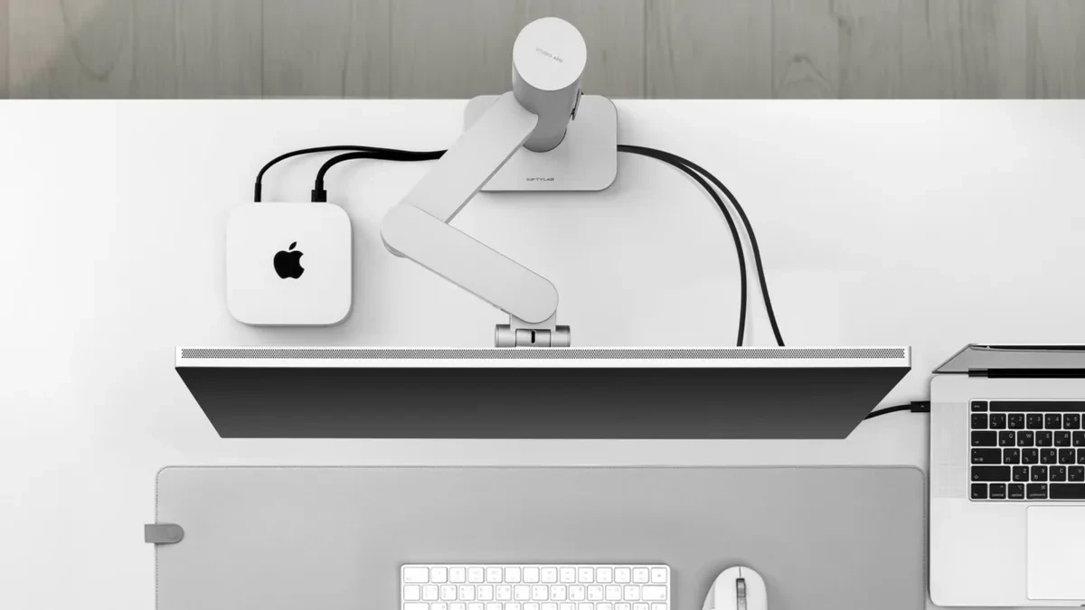 Aksesori BenQ INFTYLAB mencakup M Mouse, Studio Arm, dan Flow Desk Mat untuk ekosistem Mac