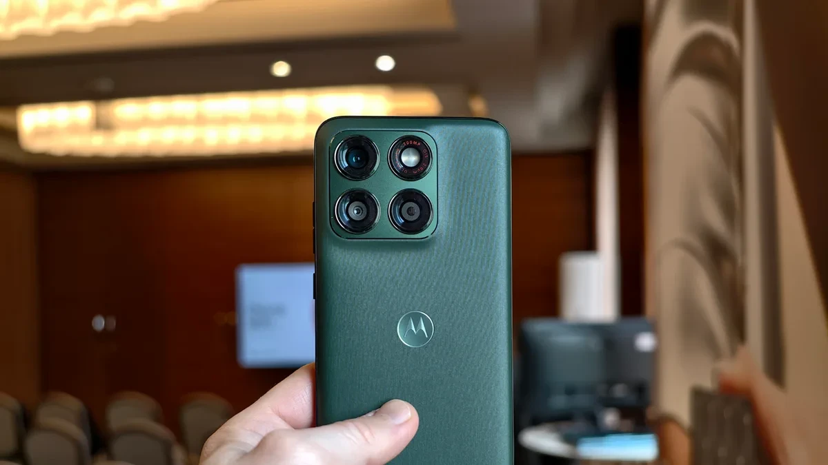 Motorola Edge 70 Plus dengan modul kamera 200MP