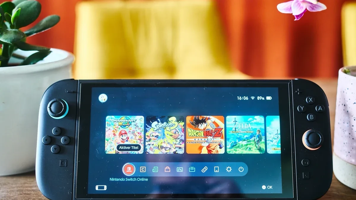 Kemasan boks konsol Nintendo Switch 2 versi revisi baterai lepas pasang