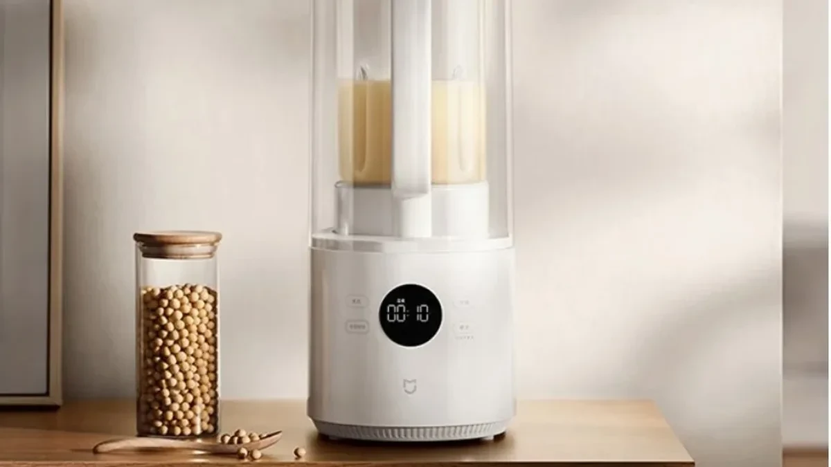 Xiaomi Mijia Blender 3 dengan bodi minimalis putih dan teko kaca tebal