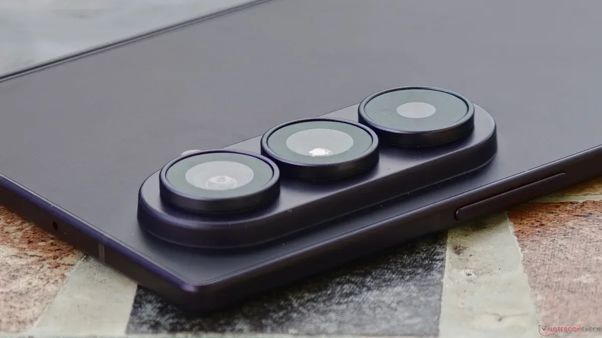 Performa Audio Dahsyat dengan Tata Letak Speaker Simetris Sempurna