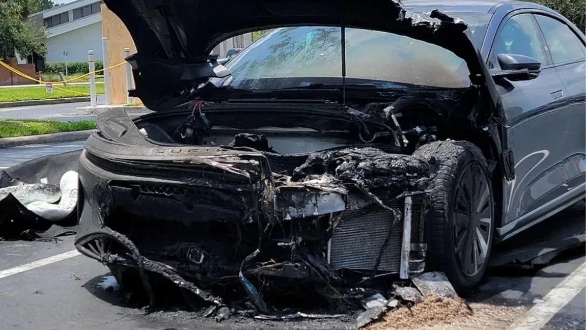Sedan listrik mewah Lucid Air yang terkena penarikan akibat masalah eFuse
