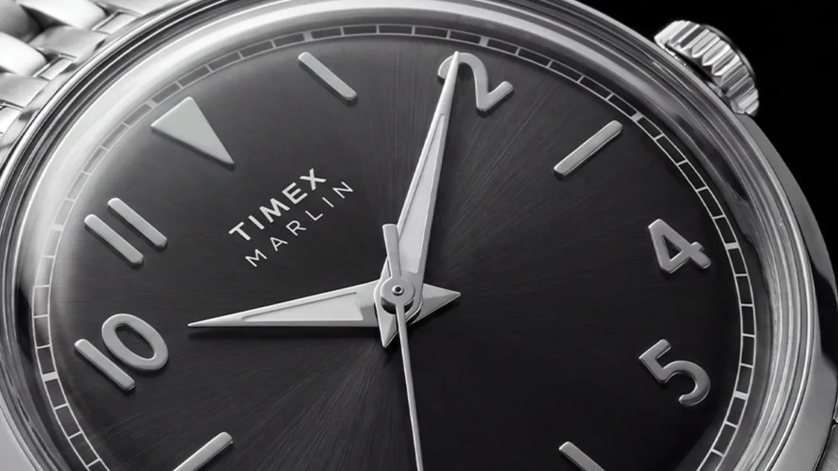 Jam tangan Timex Marlin 34 mm dial hitam dengan rantai stainless steel