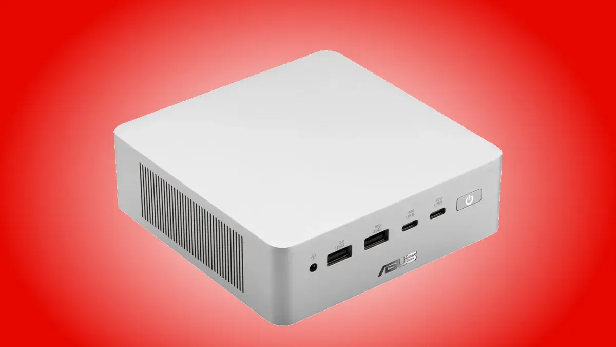 Mini PC Asus Ascent QN10 berwarna hitam elegan di atas meja kerja
