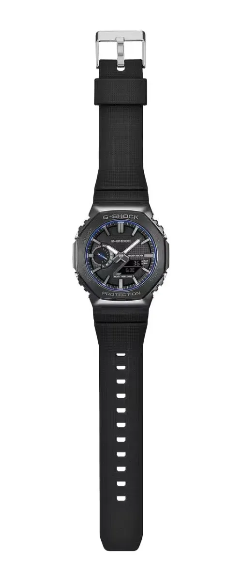 Dial bertekstur kotak-kotak dengan aksen biru pada G-Shock GBM-2100LXB-1A2