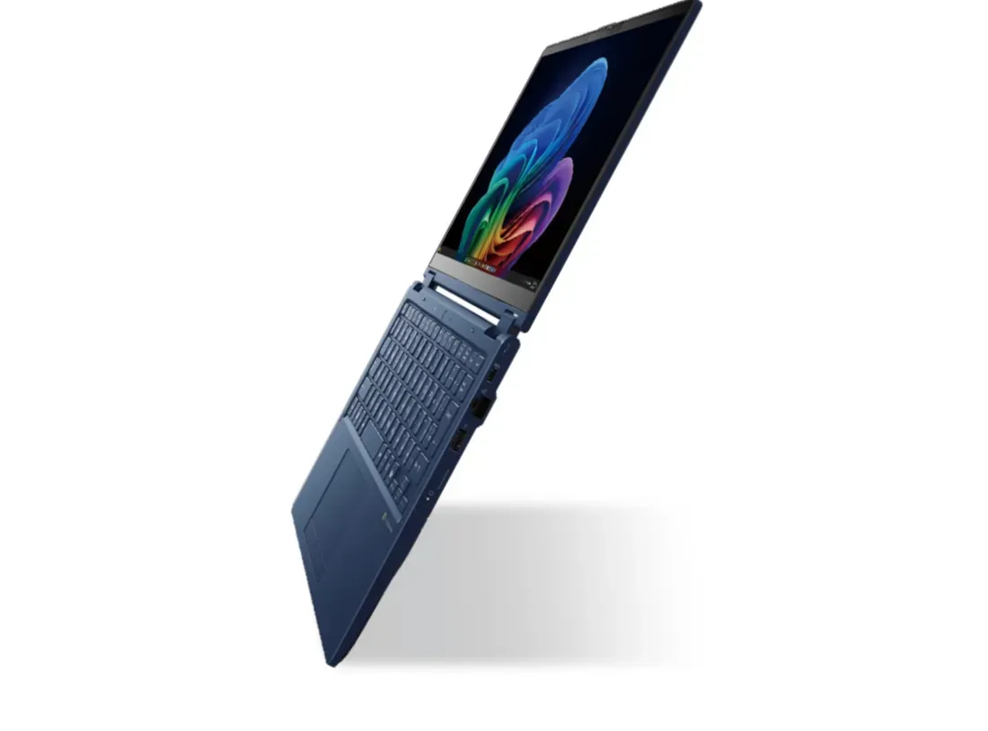 Laptop Dynabook V83/PA dibuka datar 180 derajat