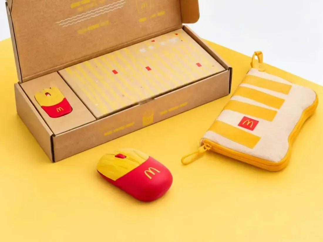 Mouse Lenovo x McDonald's Fry Mark lengkap dengan kantong kain yang bisa dibuka menjadi mouse pad