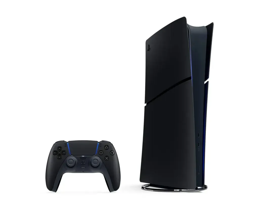 PS5 Midnight Black berdiri tegak dengan desain ramping