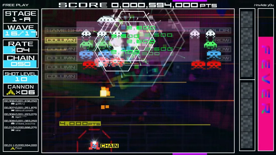 Efek visual neon dan musik dinamis Space Invaders Extreme