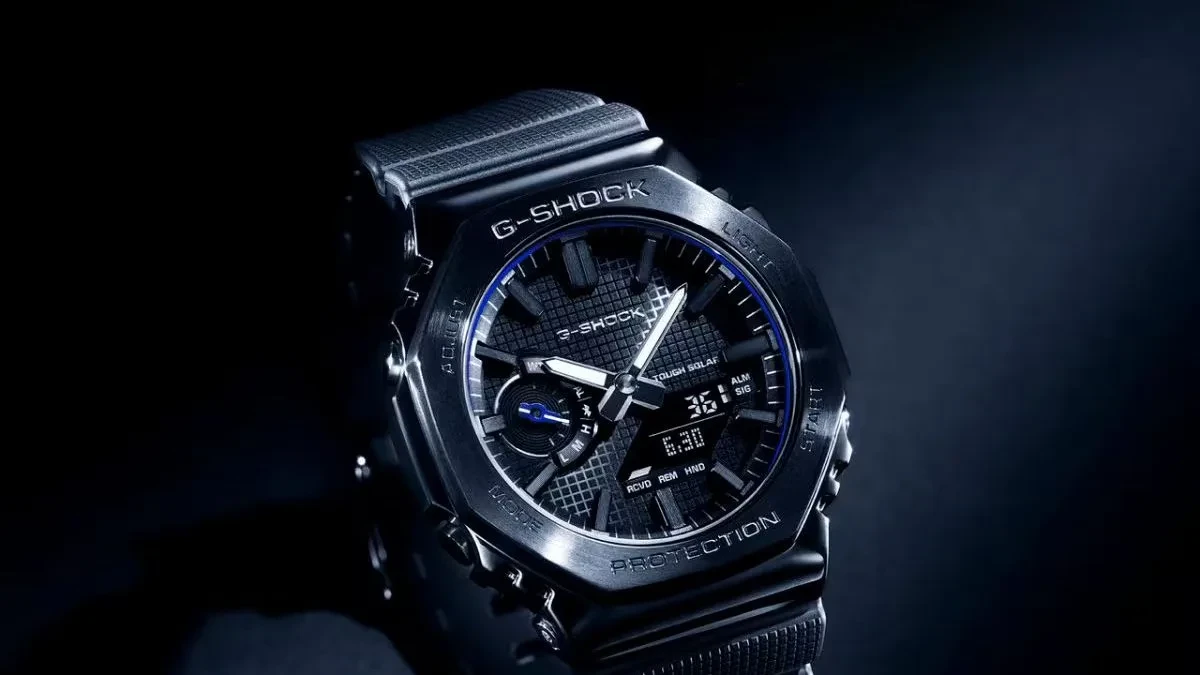 Tampilan depan jam tangan Casio G-Shock GBM-2100LXB-1A2 Luxe Black