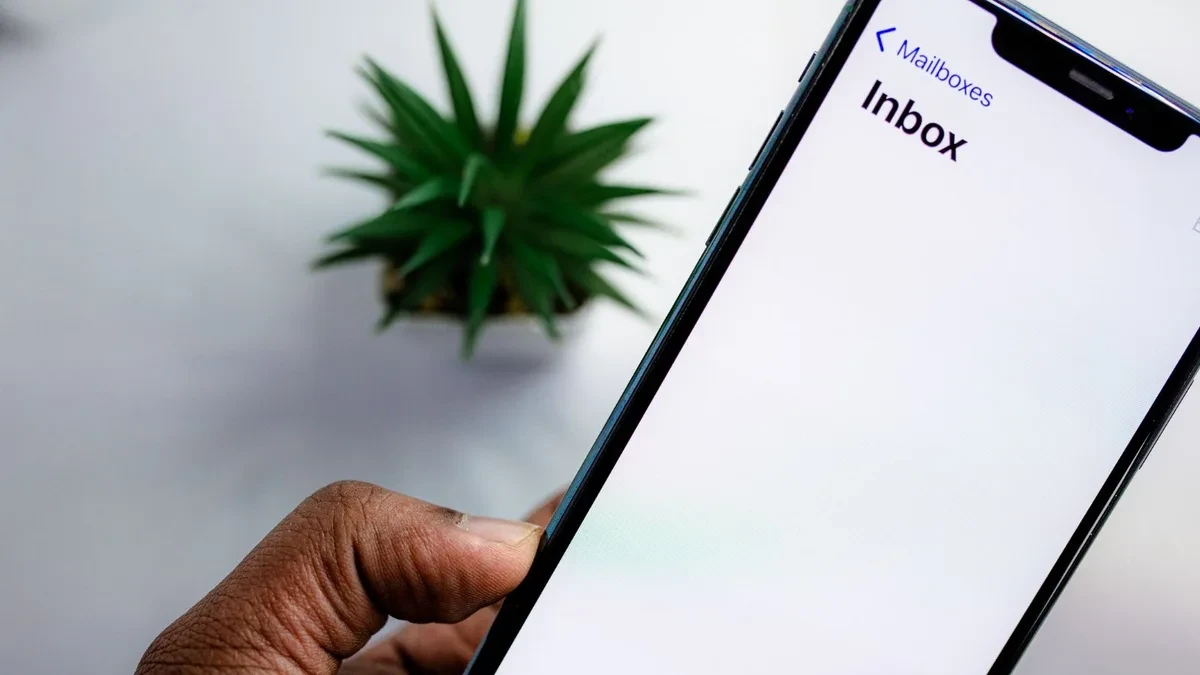 Tampilan integrasi ChatGPT dengan Apple iCloud Mail dan Calendar