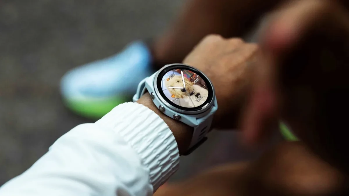 Toko aplikasi Garmin Connect IQ Store pada perangkat smartwatch Garmin Fenix
