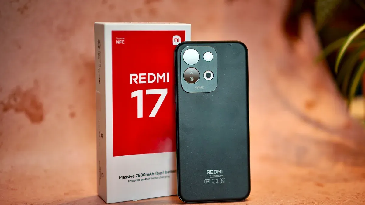 Xiaomi Redmi 17 5G tampak depan dengan layar luas
