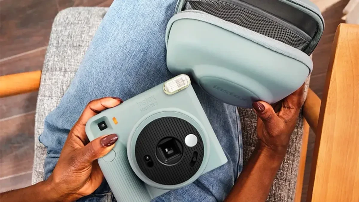 Fujifilm Instax Square 2 tampak depan dengan desain baru