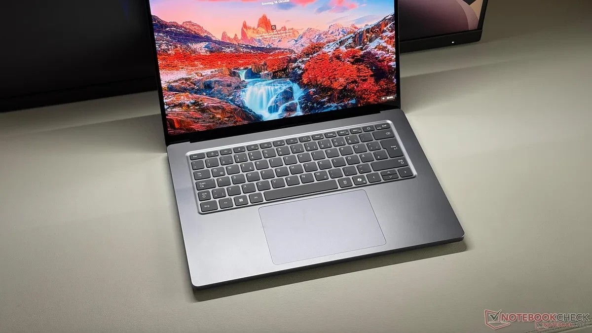 Microsoft Surface Laptop Ultra dengan layar Mini-LED