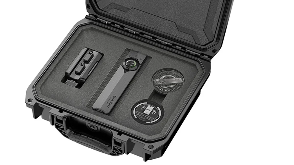 Senter taktis Olight ArkTac Ultra Set lengkap dengan aksesori bodi aluminium