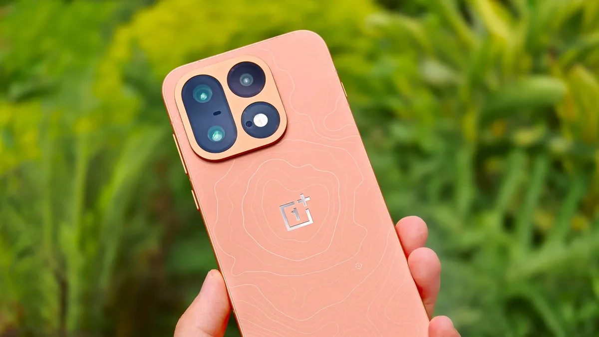 Desain smartphone OnePlus 16 dengan layar 185Hz dan baterai 9000 mAh