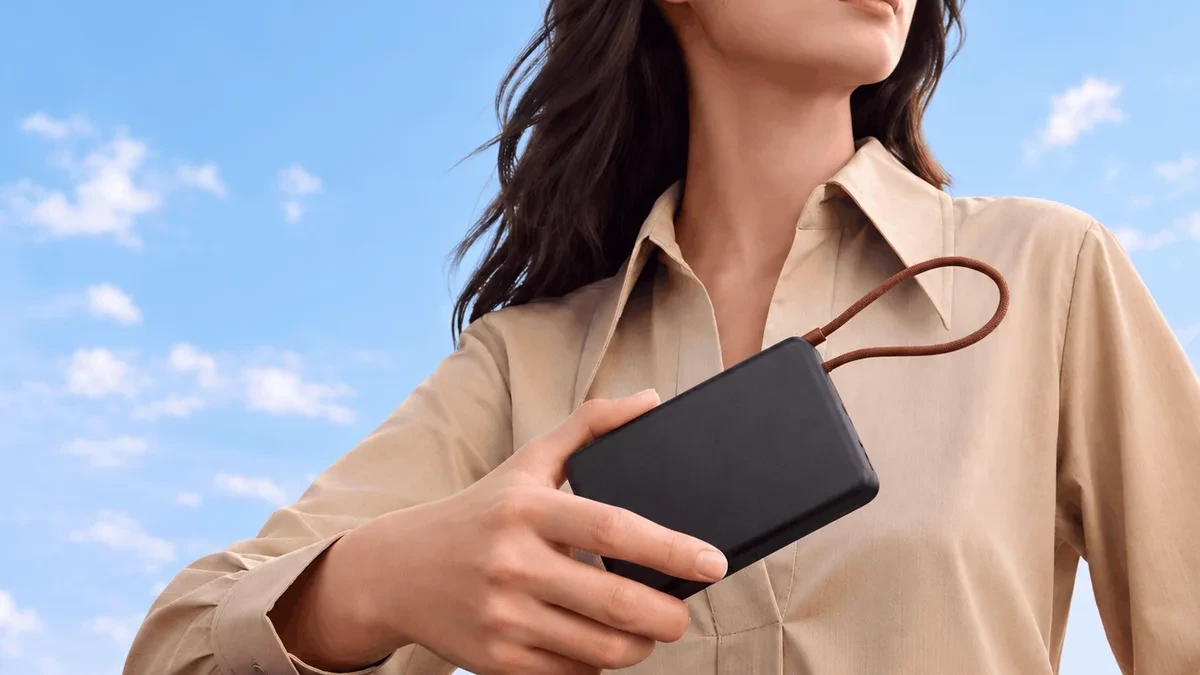 Power Bank Oppo 10000mAh dengan kabel bawaan dan port USB ganda
