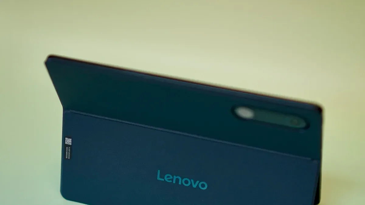 Lenovo Yoga Tab Gen 2 dengan layar 11.1 inci dan baterai jumbo 11.000 mAh