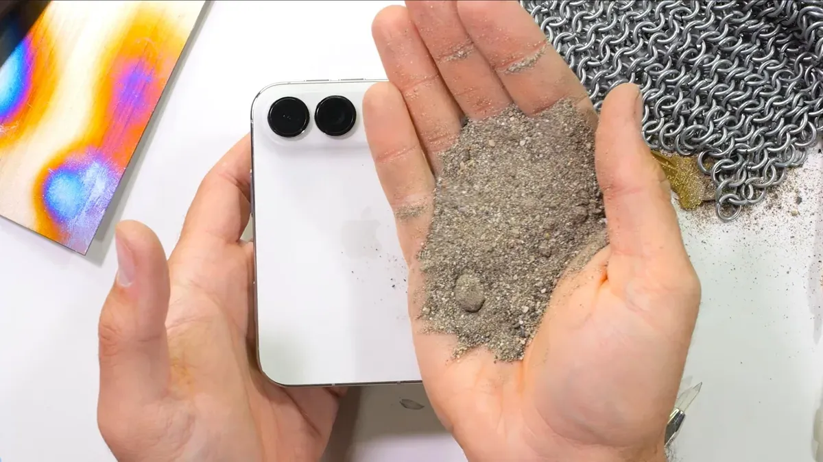 Uji ketahanan bodi dan engsel Apple iPhone Duo